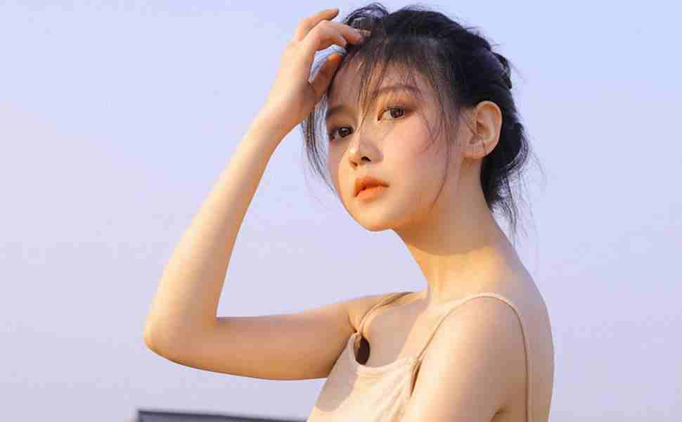 夜兰流眼泪翻白眼咬铁球图片-明星黑历史大合集